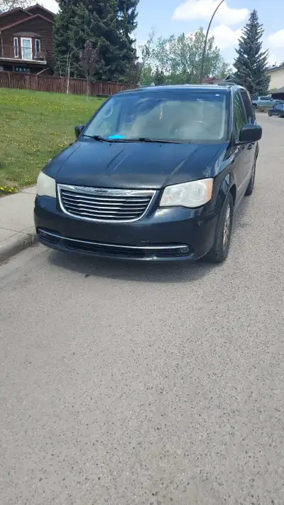 2013 Genesis town & country Nice minivan with lots of space inside for work or family Runs and drive...