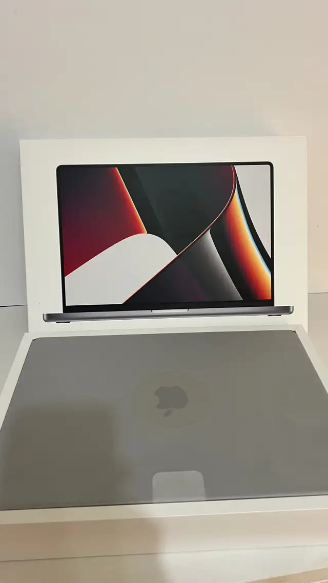 MacBook Pro 16" (2021) M1 in Laptops in City of Montréal - Image 6