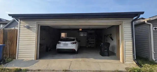 Garage Parking Spot for Rent – Deep SE