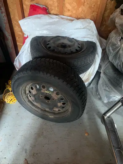 4 tires withe rims for kia Rio it was used for 1 winter only , & winter mat set