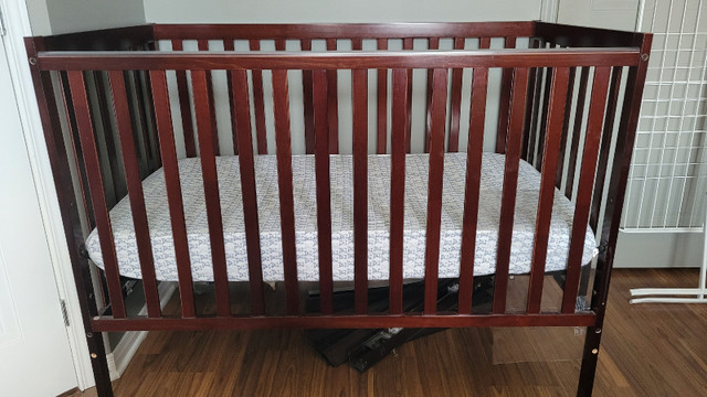 Lit bébé et matelas - Baby Crib and mattress | Berceaux | Longueuil/Rive  Sud | Kijiji