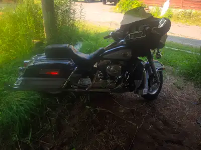 Good running harley ultra classic, great bike runs amazing just dont ride it enough. Has a tour pack...
