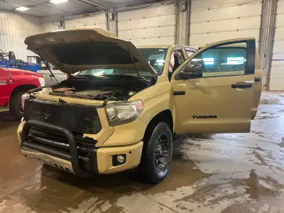 2017 TOYOTA TUNDRA TRD-PRO 65418KM ON DRIVETRAIN 5.7L ENGINE - EXCELLENT RUNNING CONDITION 4WD DRIVE...