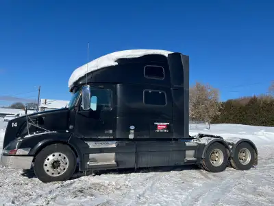 2012 Volvo sleeper tractor Nice looking truck Well kept Axels 12 and 40 Dd13 Volvo motor Auto transm...