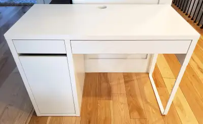 Ikea Micke desk, very good condition/as new. 105x50 cm (41 3/8x19 5/8 "). Cash on pick up.