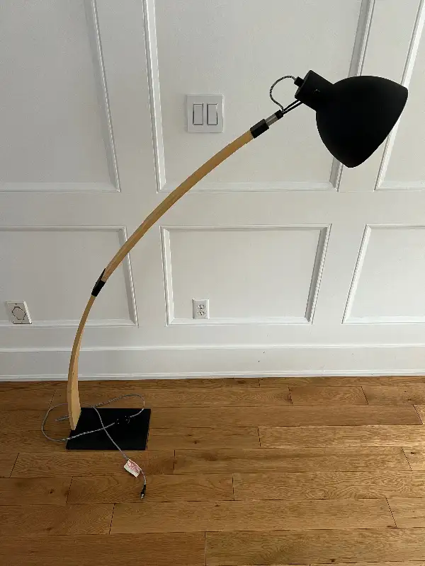 Metal and Wood Floor Lamp in Indoor Lighting & Fans in Mississauga / Peel Region - Image 2