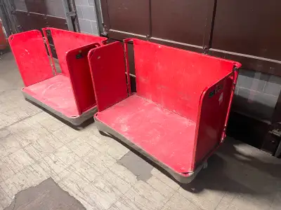 Chariot de transport en métal avec roues commerciales 51x26x35 $150 Chaque