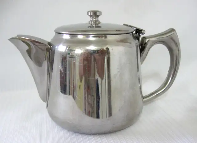 THEIRE INDIVIDUELLE  RESTAURANT  STAINLESS INDIVIDUAL TEA POT in Arts & Collectibles in West Island - Image 2