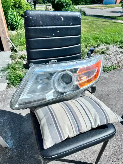 Honda Odyssey Driver HALOGEN Headlight Come With Bulbs, No Broken Tabs, Also Have HID Xenon Availabl...