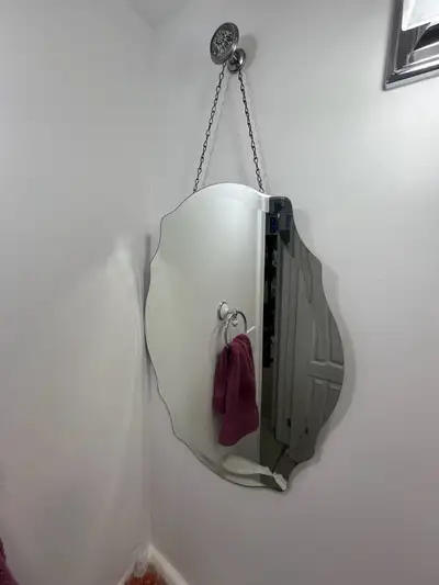 Uniquely designed mirror. Perfect shape 17” W x 23” L $20.00 obo
