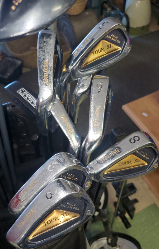 MEN'S SPALDING TOUR XL LEFT HANDED GOLF CLUBS Golf Moose Jaw Kijiji