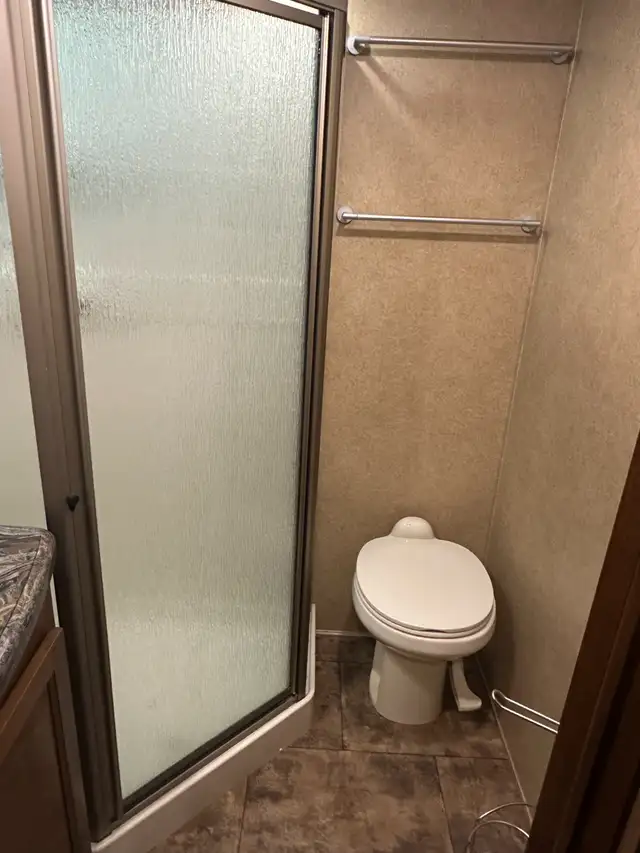 2014 38' XLR THUNDERBOLT TOY HAULER in Travel Trailers & Campers in Edmonton - Image 6