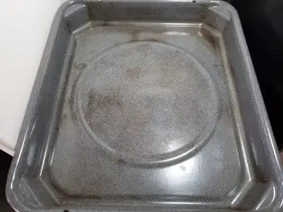 Metal stove pan with grid new & used/plateau pour four + grille, View more