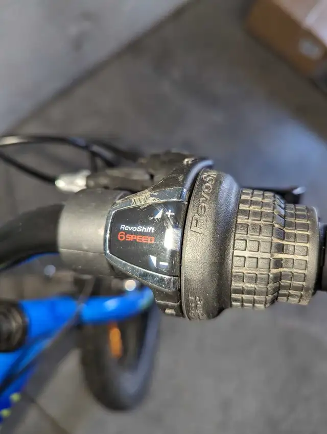 Kids Bike with 20" wheels.  Good condition! in Kids in Kingston - Image 4