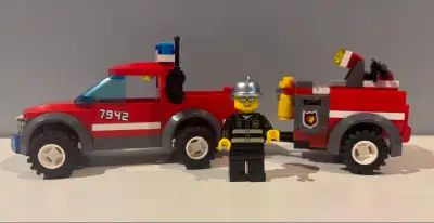 LEGO CITY 7942 Le 4 X 4 des pompiers et sa remorque, View more
