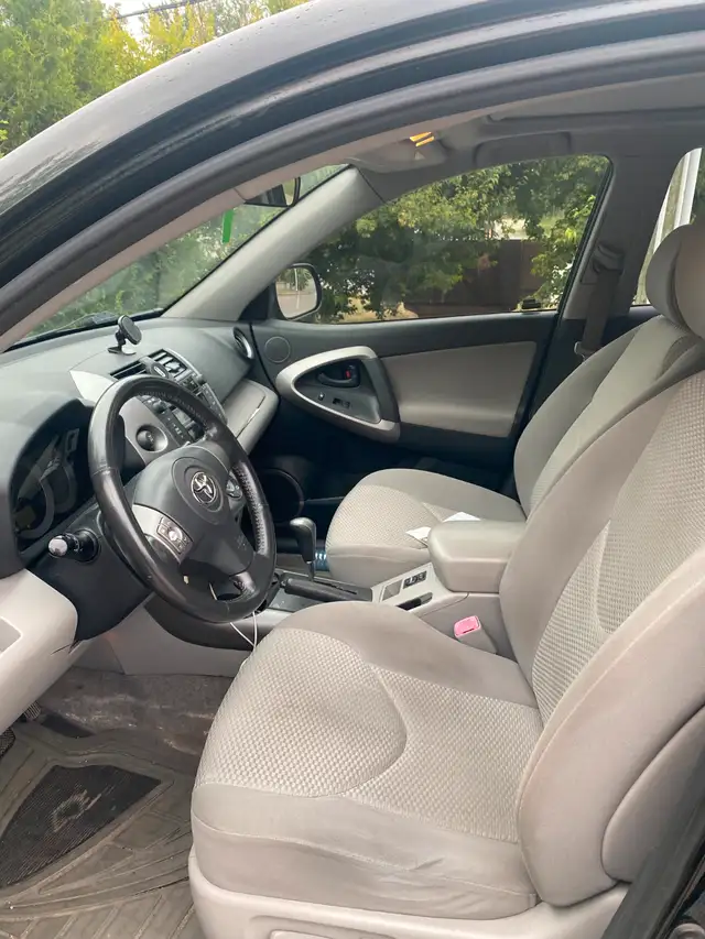Toyota Rav4 (Used) for Sale in Cars & Trucks in Ottawa - Image 4
