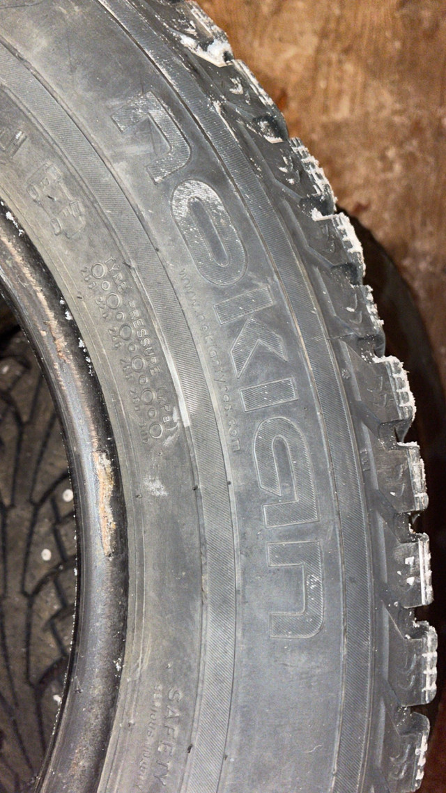 4 pneus d’hiver cloutés Nokian Nordman 5. 125$ dans Pneus et jantes  à Ville de Québec - Image 4