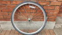 Excellent GIANT SR3 -AC- Full Front Wheel 700 x 32c Very New!!