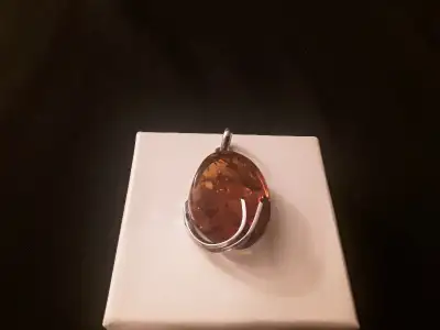 NEW, GENUINE 925 SILVER AND BALTIC AMBER OVAL PENDANT. EXCELENT CONDITION. PRICE $40. I ALSO HAVE MO...