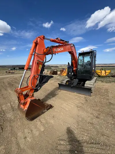 3000 hrs Pins all like new Zero play Thumb Front blade Has secondary auxiliary hydraulics Starts gre...