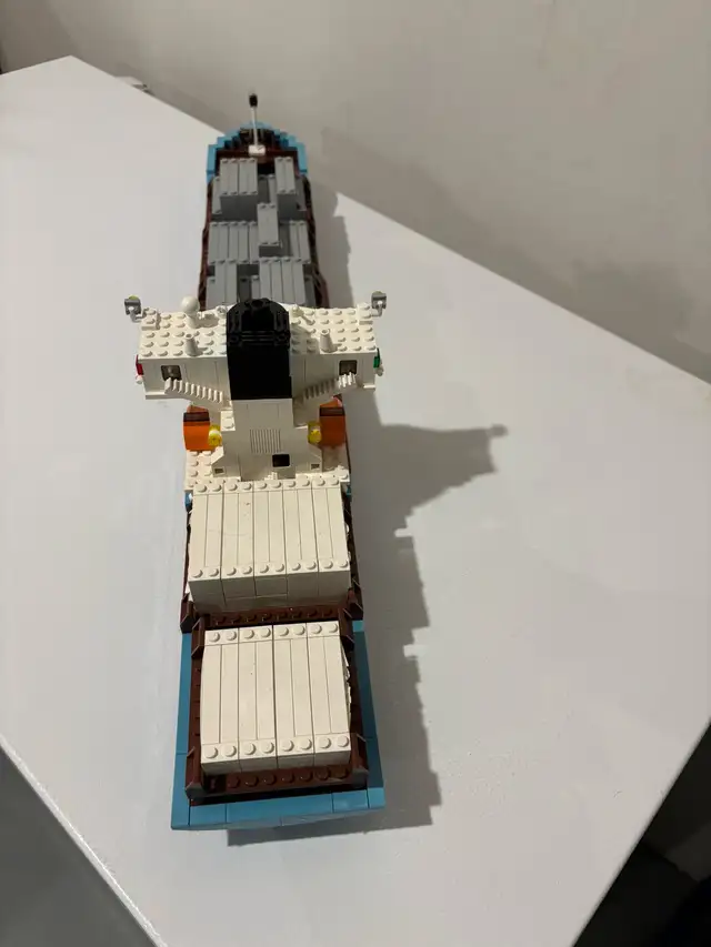 Lego - 10152 Maersk Sealand Container Ship in Toys & Games in Ottawa - Image 5