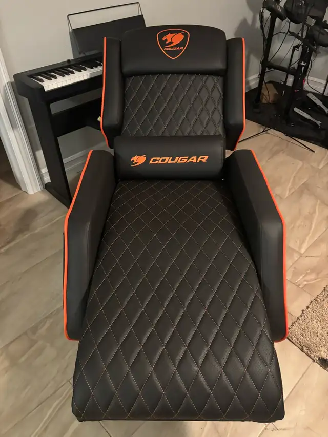  Cougar gaming recliner  in Chairs & Recliners in Charlottetown - Image 4