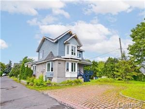 BROSSARD DETACHED  HOUSE ****RENOVATED **** — photo 1