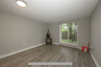 ** 1 Private Room Near Fanshawe College -- $700 (utl. incl.) **