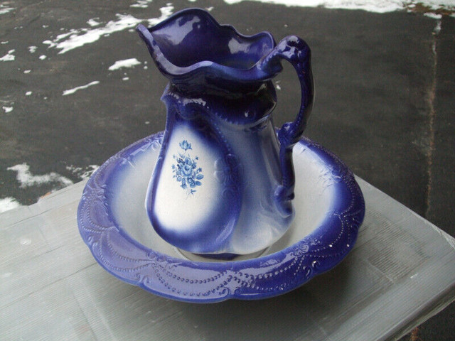 BOWL -WATER PICTUR VASE  BEAUTIFULLY DESIGN in Home Décor & Accents in Belleville - Image 2