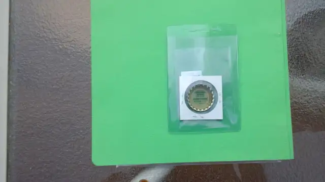 Vintage Hockey: 1972-73 Nesbitt's Bottle Cap (Jean Beliveau) in Arts & Collectibles in Bedford - Image 3