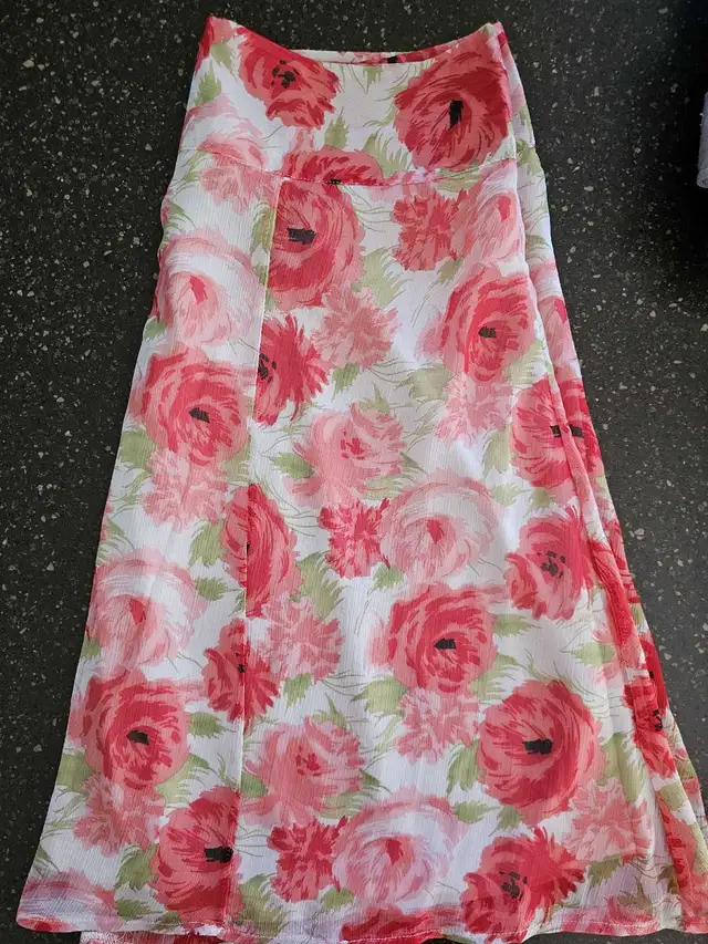 Women's Casual Bottoms (7 Items) in Women's - Bottoms in Oshawa / Durham Region - Image 6