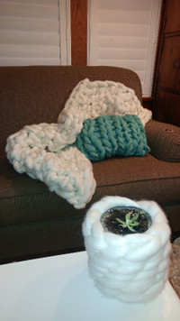 Super Chunky Knit Snuggle Throws and Pillows