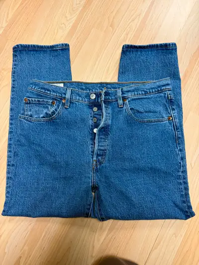NEW Women Levi’s 501 Original Fit Jeans – Size 32, View more