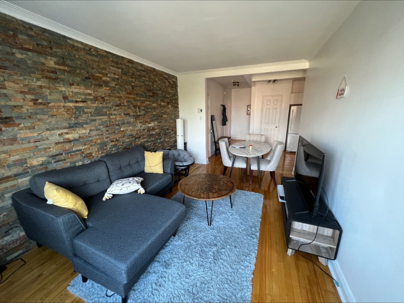 Grand appartement 4 1/2 (Plateau MontRoyal) Chambres à louer et