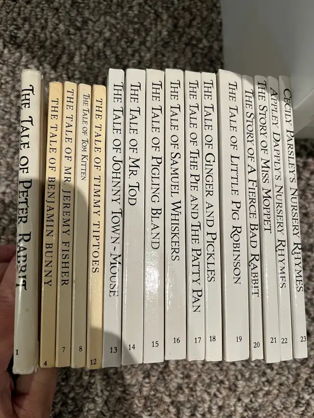 16 Vintage Beatrix Potter Books of Peter Rabbit. 1988 & Earlier in Arts & Collectibles in Mississauga / Peel Region - Image 11