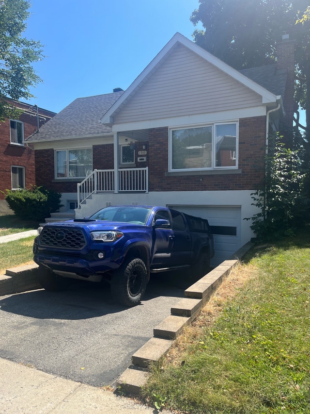 3 bedroom house + backyard, garage & driveway — photo 1