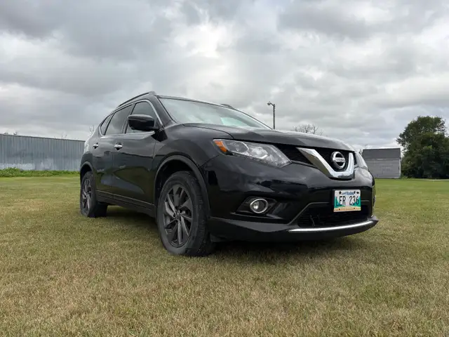 2016 Nissan Rogue SL AWD – Fully Loaded – Manitoba Safetied