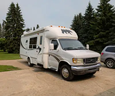 2003 24ft Kodiak VXL 2400 Motorhome, Ford E450, V10 with 133,000 Km, Off Grid. Made in Canada. Rare...