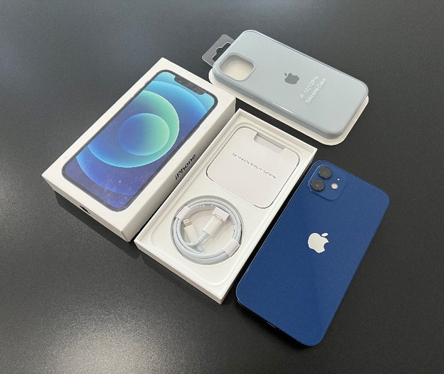 Apple iPhone 12 64GB Blue UNLOCKED 10/10 READY TO GO! Cell