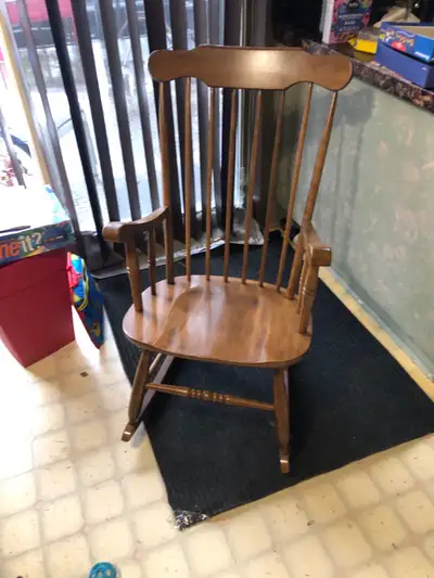 chaise berçante en bois (antique), View more