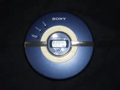 Sony D-EJ100 Walkman Portable CD Player, Silver and Blue ALL functions WORKING with 2x AA batteries...