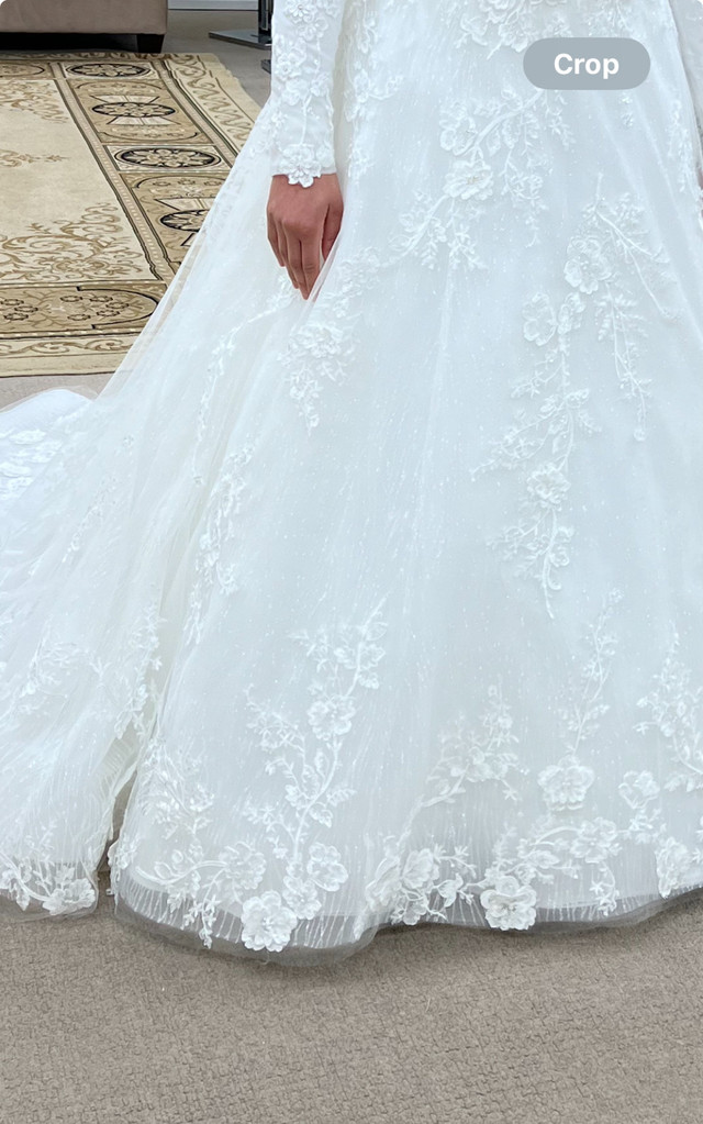 Modest Wedding dress with veil  in Wedding in Oakville / Halton Region - Image 4