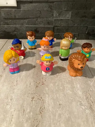 10 figurines little people, View more