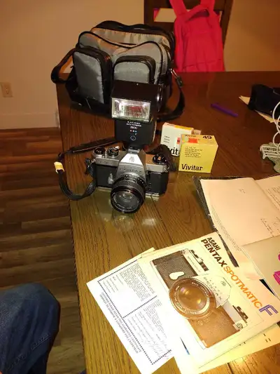 Je vends un Asahi Pentax Spotmatic F, appareil photo argentique classique très recherché. L’appareil...
