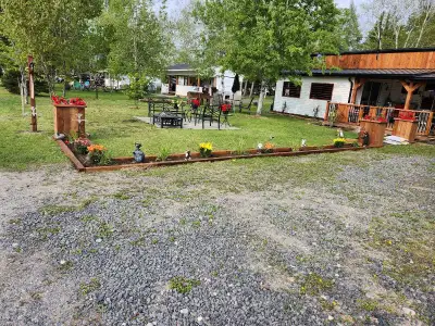 Roulotte avec cuisinette et remise neuve construite 2024 avec salle bain incorporé.. toiture,gouttiè...