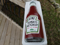 Vintage Novelty Heinz Ketchup Bottle Radio. New in Box