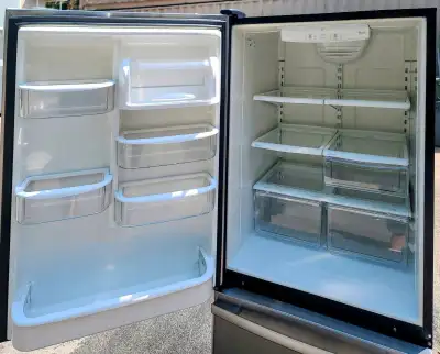 WHIRLPOOL STAINLESS STEEL BOTTOM AMOUNT FRIDGE WITH PULL FREEZER, View more