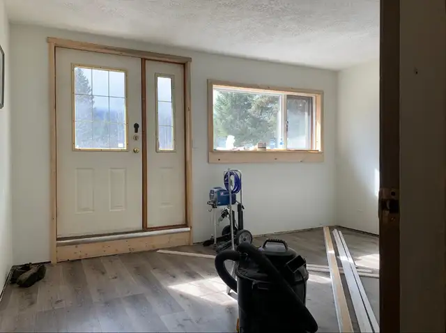 5 Bed 2 Bath House on Acreage 5 minutes from Smithers in Houses for Sale in Smithers - Image 2