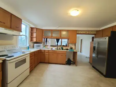 Very spacious 3 bedroom apartment on main floor at 817-2 Tower Rd in south end Halifax, huge windows...