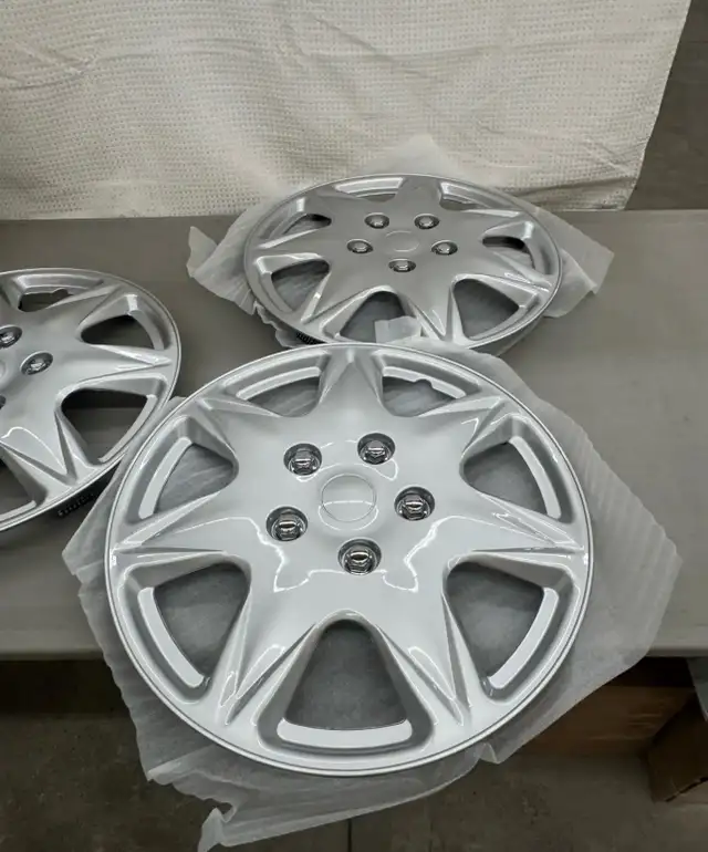 AutoTrends 17” Wheel Cover/Hub Cap in Other in Hamilton - Image 8